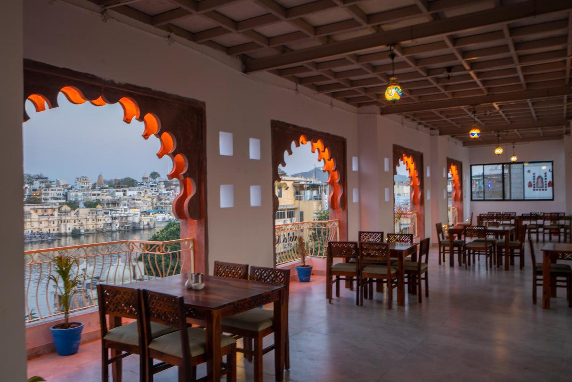 Dera Pichola- A Lake Facing Boutique Hotel Udaipur Exterior photo