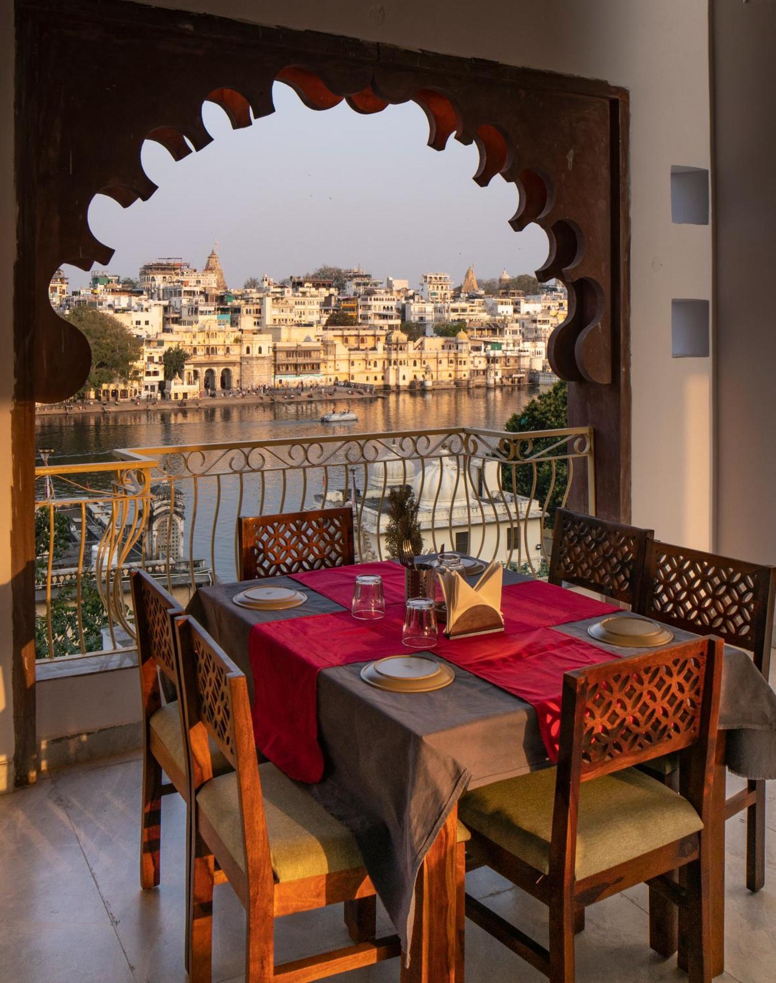 Dera Pichola- A Lake Facing Boutique Hotel Udaipur Exterior photo