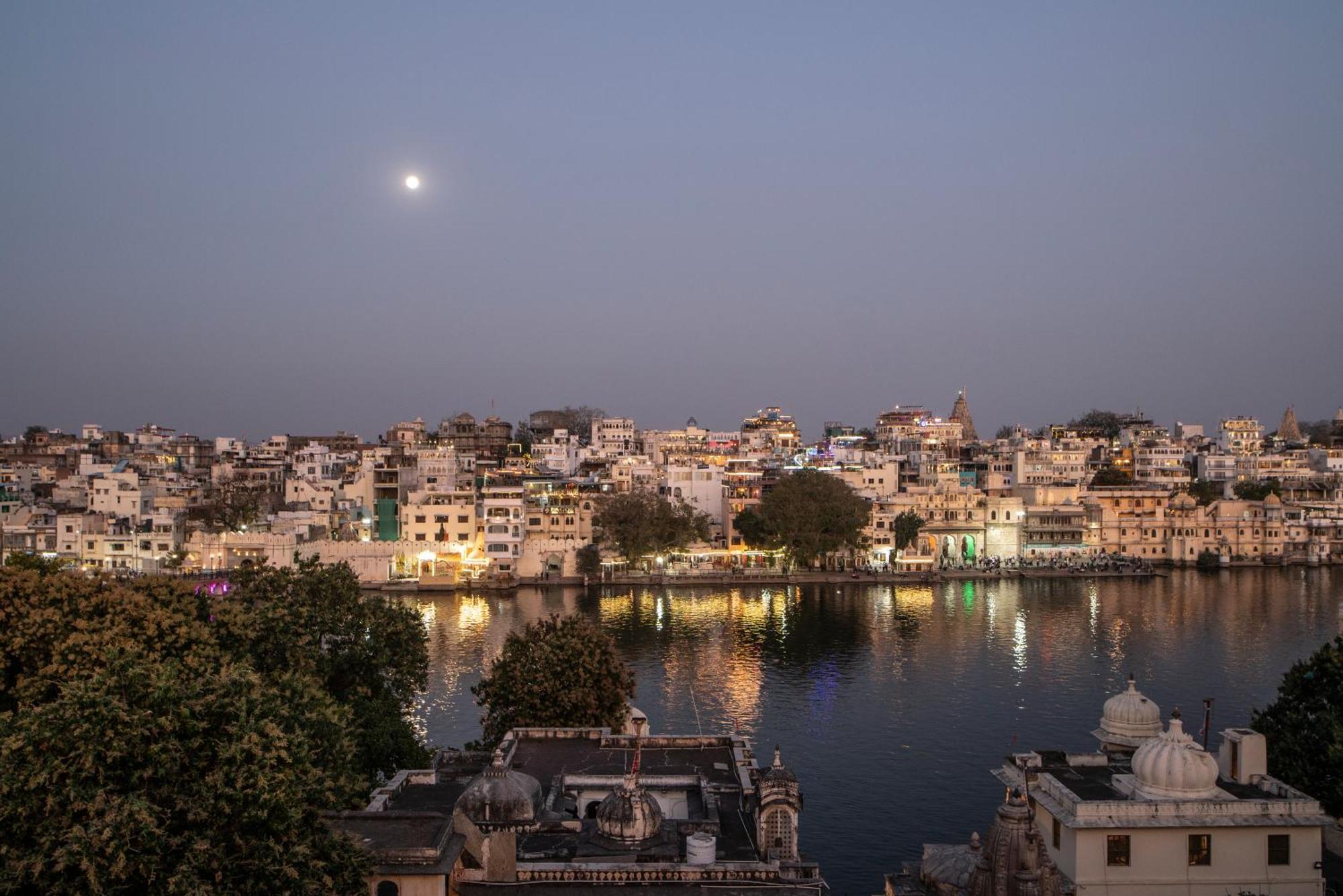 Dera Pichola- A Lake Facing Boutique Hotel Udaipur Exterior photo