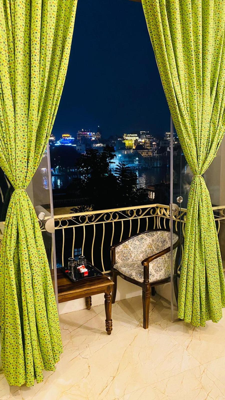 Dera Pichola- A Lake Facing Boutique Hotel Udaipur Exterior photo